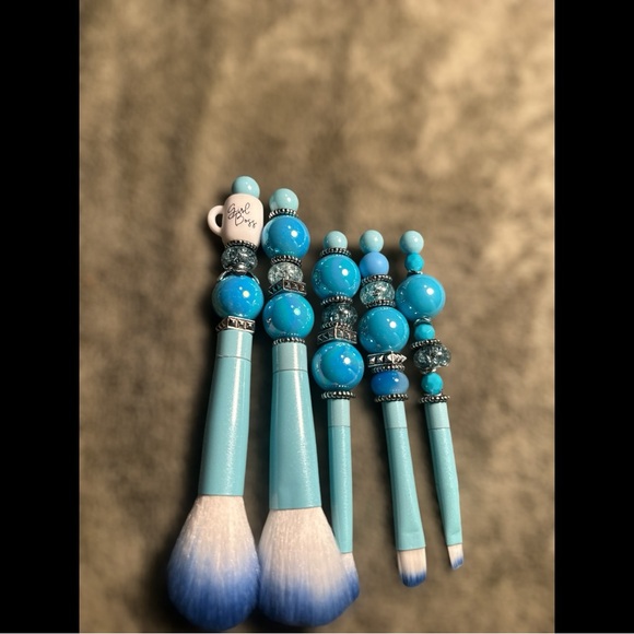 HOST PICK 5 pieces Aqua Blue Beaded Make-up Brushes - Picture 3 of 9